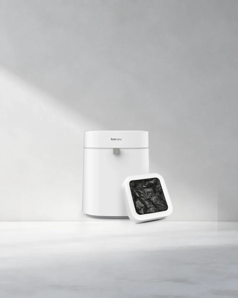 Compact white TOWNEW T Air Lite waste bin with its refill ring positioned in front