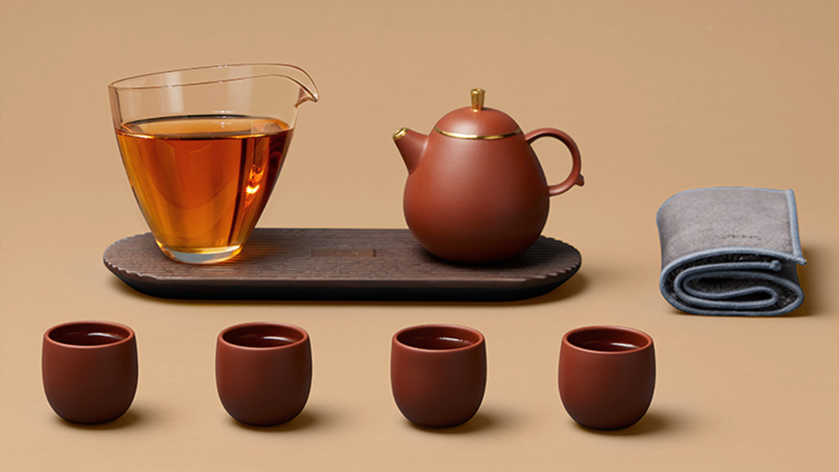 Wide official view of the ZENS Golden Pear Zisha teapot, glass serving cup and accessories